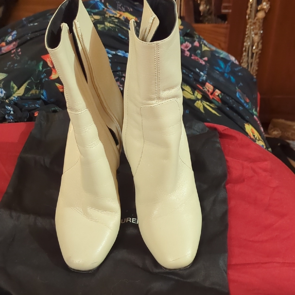 Chic Saint Laurent White Ankle Boots